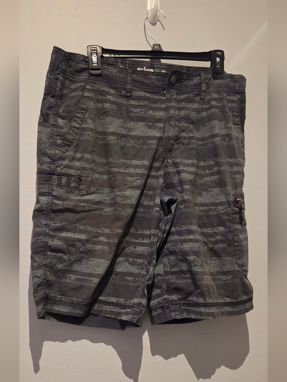 Urban Pipeline Mens Charcoal Striped Cargo Shorts EUC Size 34